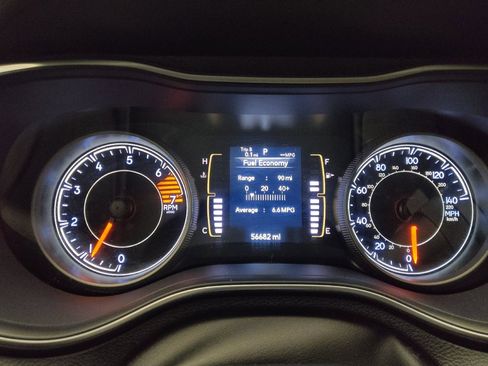 Used 2019 Jeep Cherokee Latitude Plus AWD/4WD image 23
