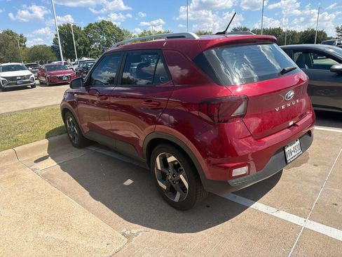 Used 2024 Hyundai Venue Limited FWD image 6