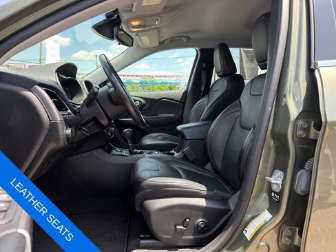 Used 2021 Jeep Cherokee Latitude Lux FWD image 2