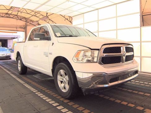 Used 2019 RAM 1500 Classic SLT w/ Luxury Group AWD/4WD image 4