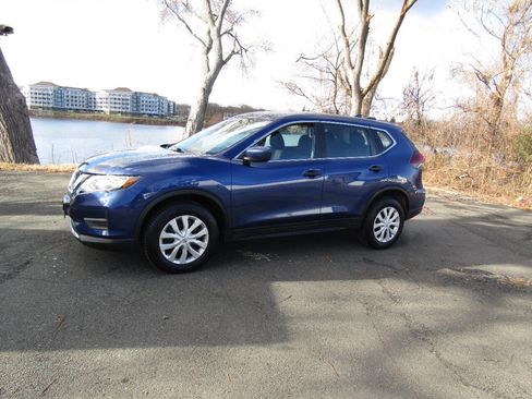 Used 2020 Nissan Rogue S image 2