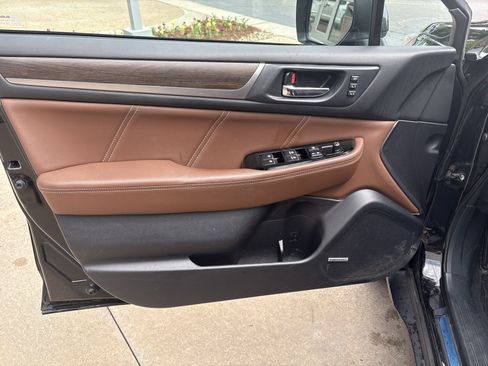 Used 2017 Subaru Outback 2.5i Touring AWD/4WD image 14