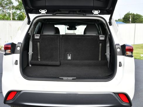 Used 2024 Toyota Highlander Limited FWD image 35