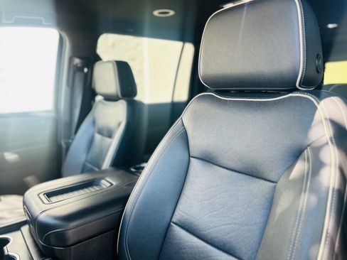 Used 2023 Chevrolet Suburban Premier AWD/4WD image 27