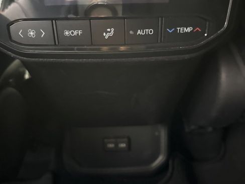 Used 2022 Toyota Highlander LE image 30