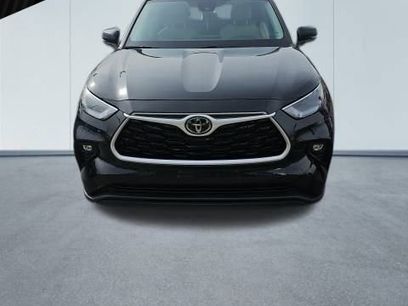 Used 2022 Toyota Highlander XLE
