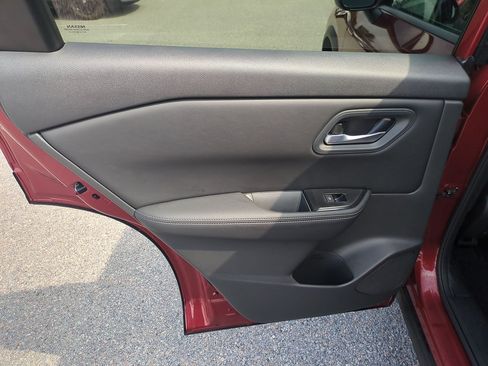 Used 2026 Nissan Rogue SV FWD image 27