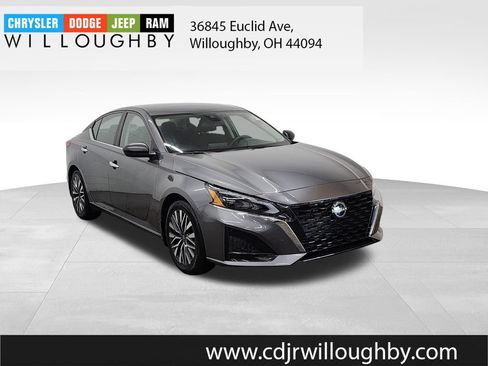 Used 2024 Nissan Altima 2.5 SV FWD image 3