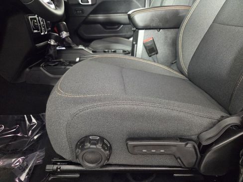 Used 2025 Jeep Wrangler Sahara w/ Safety Group image 14