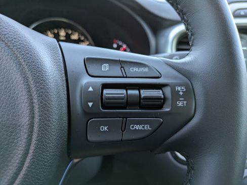 Used 2017 Kia Sorento EX image 21