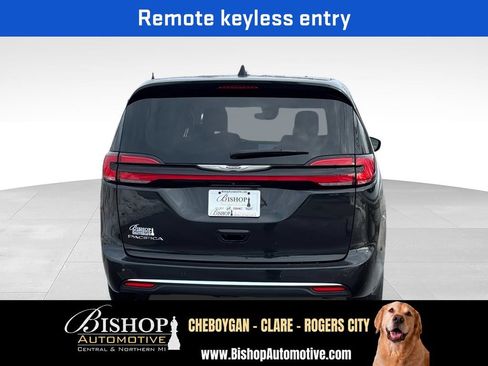 Used 2023 Chrysler Pacifica Touring-L FWD image 10