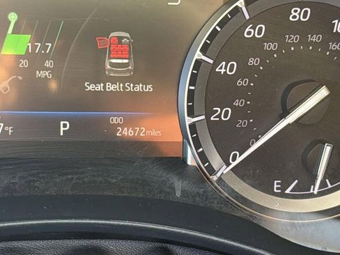 Used 2021 Toyota Highlander XLE AWD/4WD image 31