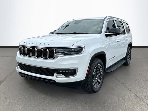 Used 2023 Jeep Wagoneer 4WD w/ Premium Group I image 2