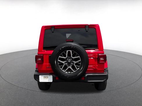 Used 2025 Jeep Wrangler Unlimited Sahara AWD/4WD image 10