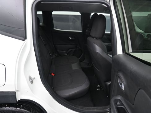 Used 2017 Jeep Renegade Altitude FWD image 10