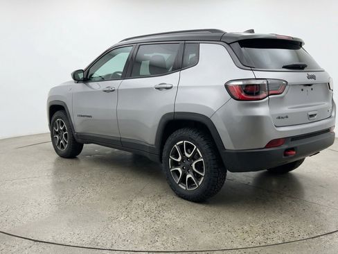 Used 2025 Jeep Compass Trailhawk AWD/4WD image 6