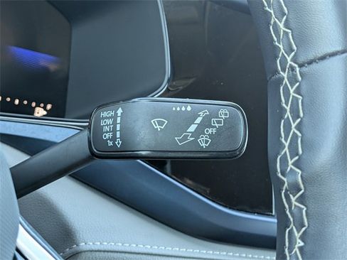 Certified 2024 Volkswagen Taos SE image 32