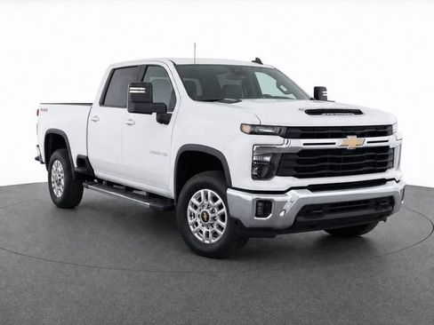 Used 2025 Chevrolet Silverado 2500 LT w/ Convenience Package AWD/4WD image 2