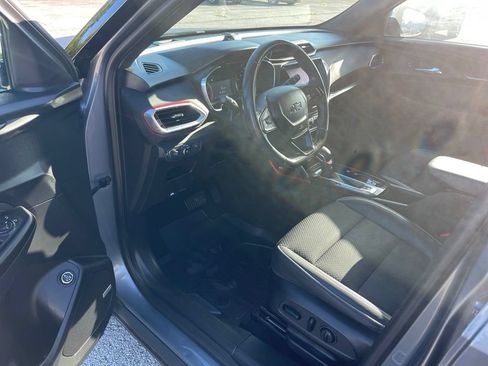 Used 2021 Chevrolet TrailBlazer RS w/ Sun and Liftgate Package AWD/4WD image 13