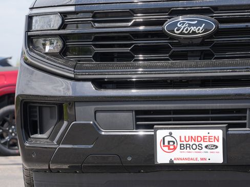 Used 2025 Ford Expedition Platinum w/ Stealth Performance Package AWD/4WD image 11