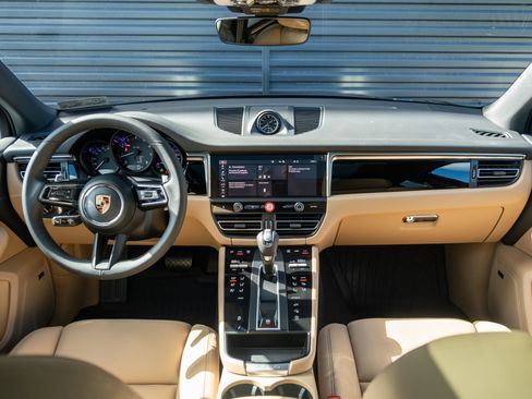Used 2026 Porsche Macan image 18