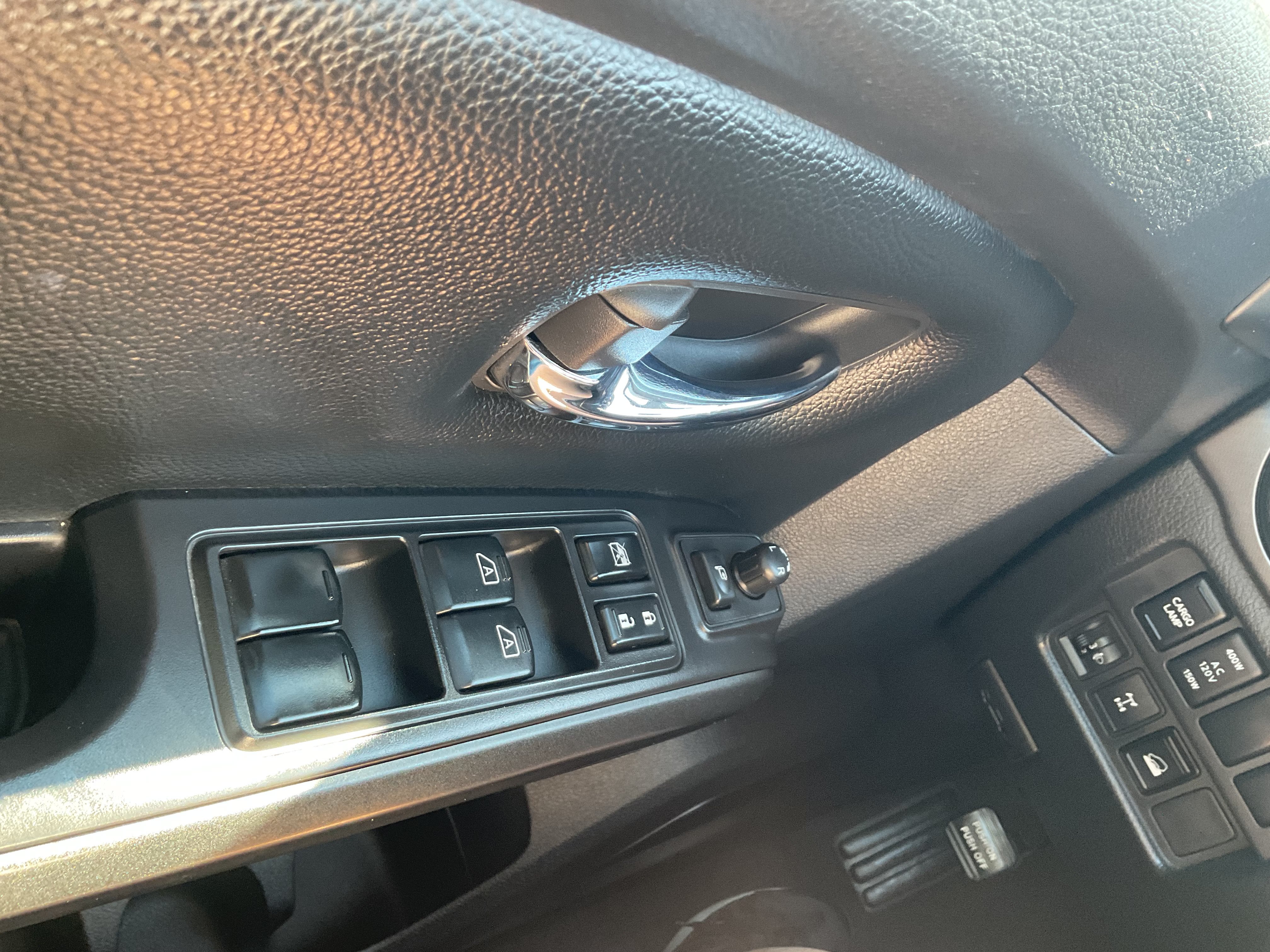 Used 2021 Nissan Titan PRO-4X w/ Pro-4x Convenience Package AWD/4WD image 21