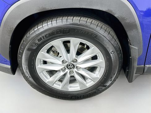 Used 2025 Toyota Corolla Cross LE FWD image 30