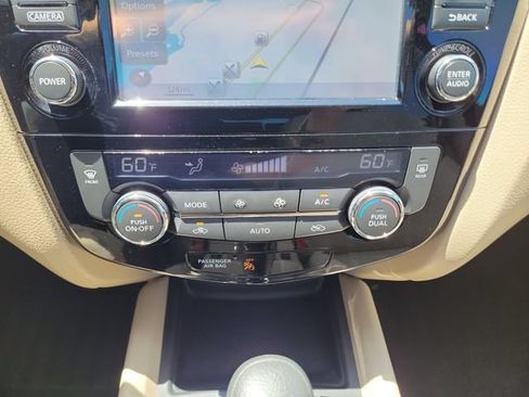 Used 2016 Nissan Rogue SV w/ SV Premium Package FWD image 30