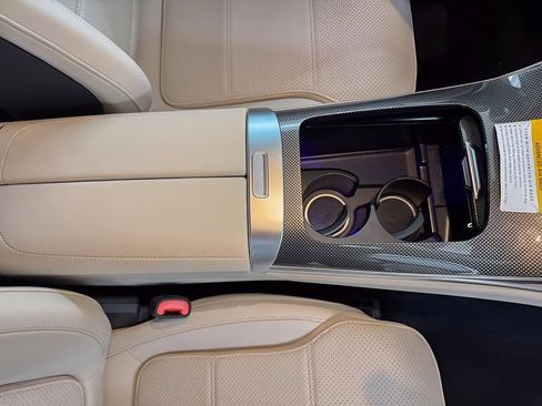 Used 2025 Mercedes-Benz GLC 300 image 24