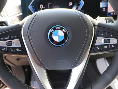 Used 2025 BMW X5 xDrive50e w/ Climate Comfort Package AWD/4WD image 17