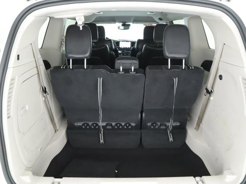 Used 2022 Chrysler Pacifica Touring-L image 15