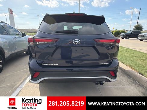 Used 2025 Toyota Highlander XSE AWD/4WD image 4