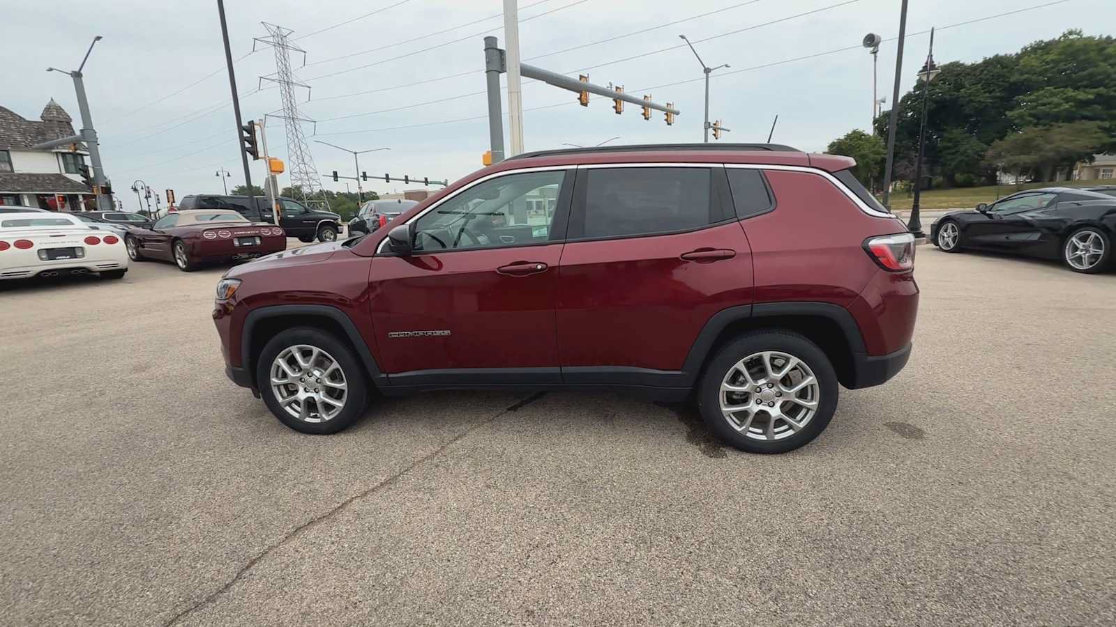 Used 2022 Jeep Compass Latitude w/ Sun and Sound Group AWD/4WD image 5