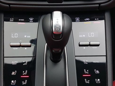 Certified 2025 Porsche Macan AWD/4WD image 23