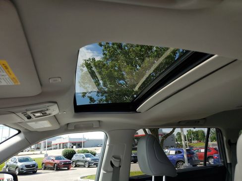 Used 2023 Toyota Highlander XLE AWD/4WD image 19