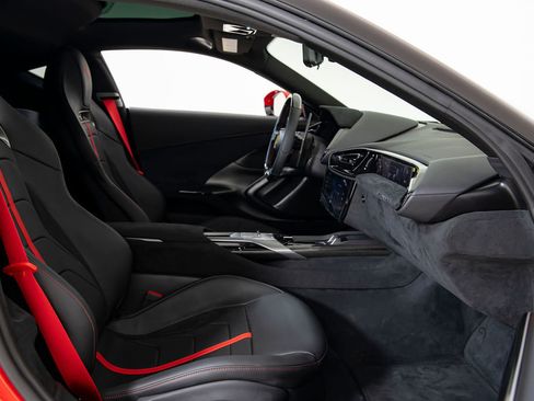 Certified 2025 Ferrari 12Cilindri image 15