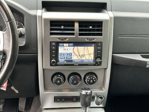 Used 2010 Jeep Liberty Limited w/ Chrome Accents Group image 8