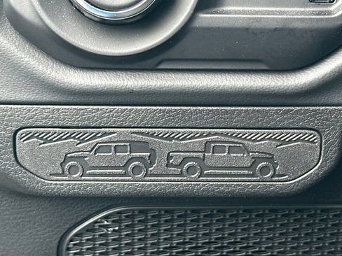 Used 2026 Jeep Wrangler Unlimited Sahara AWD/4WD image 24