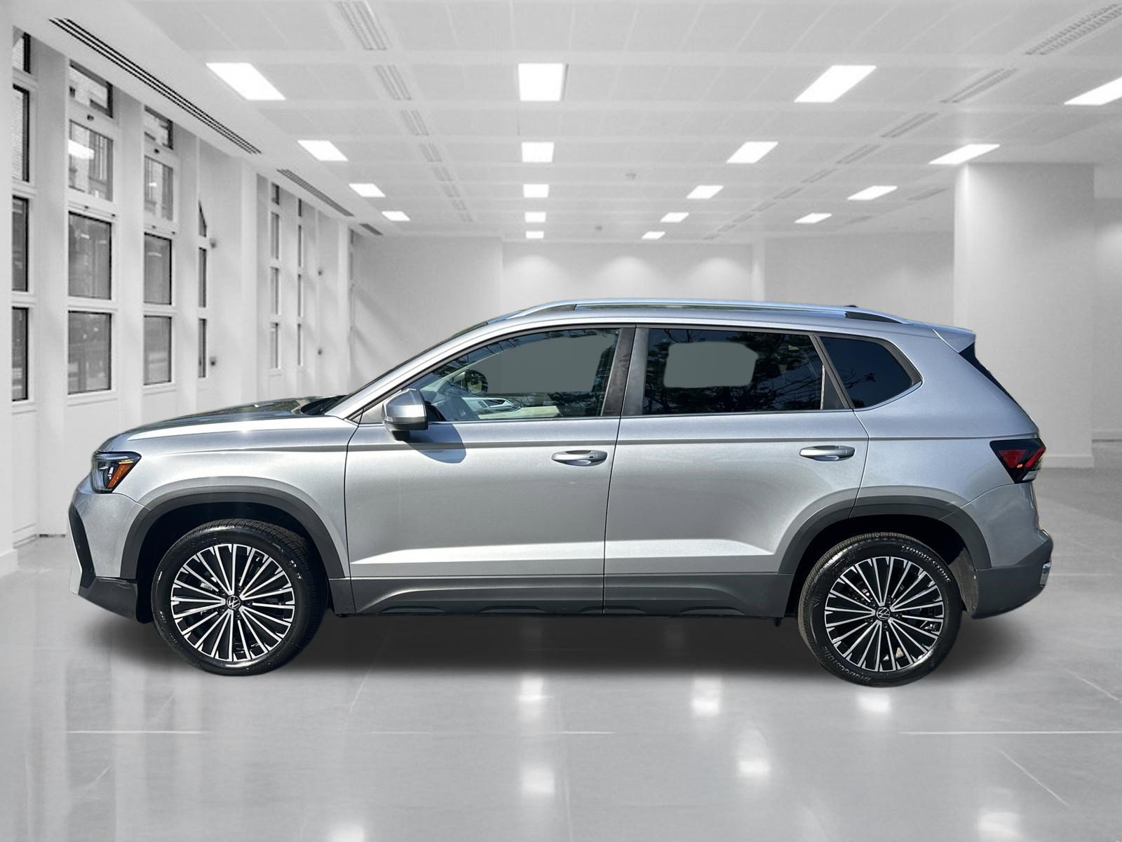 Used 2025 Volkswagen Taos SE FWD image 8