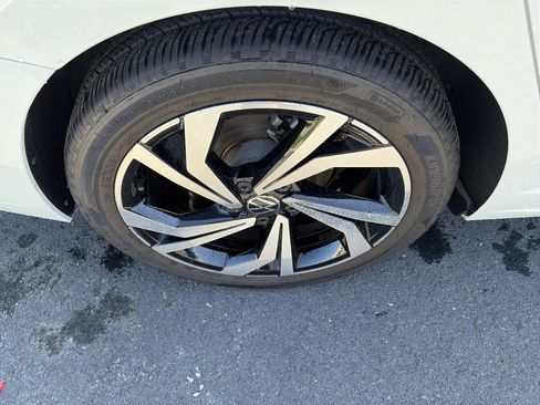 Used 2025 Volkswagen Jetta SEL image 11