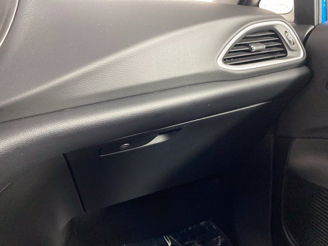 Used 2026 Chrysler Pacifica Select FWD image 30