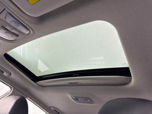 Used 2019 Kia Niro EX Premium image 11