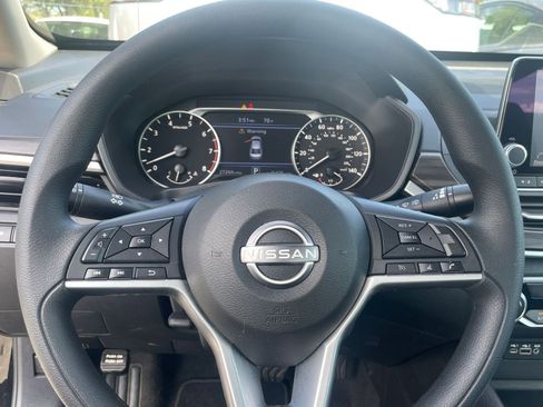 Used 2025 Nissan Altima 2.5 SV image 28