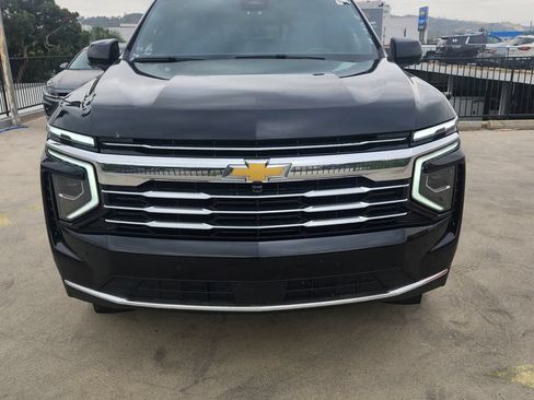 Used 2025 Chevrolet Suburban LT AWD/4WD image 1