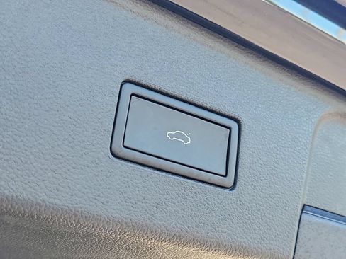 Certified 2025 Volkswagen Atlas Peak Edition SE AWD/4WD image 10