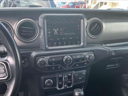 Used 2022 Jeep Wrangler Unlimited Sport AWD/4WD image 6