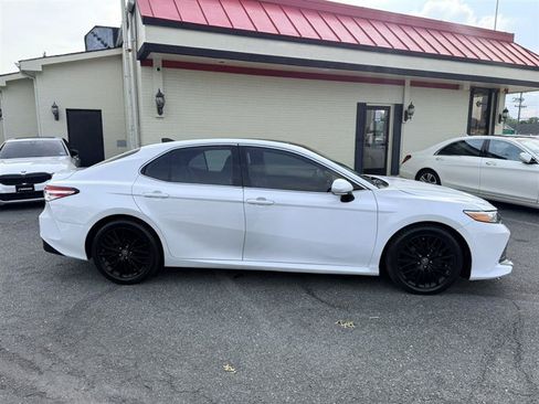 Used 2020 Toyota Camry XLE FWD image 4