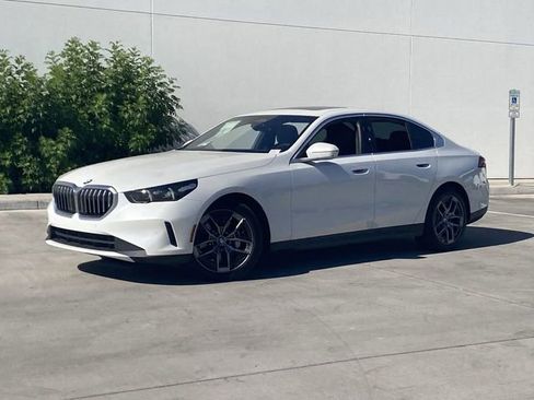 New 2026 BMW 530i w/ Premium Package image 2