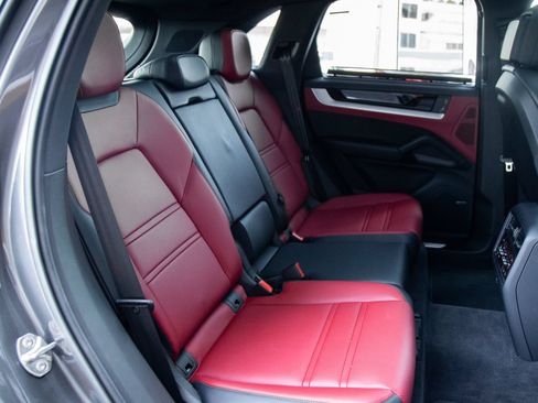 Certified 2026 Porsche Cayenne AWD/4WD image 24