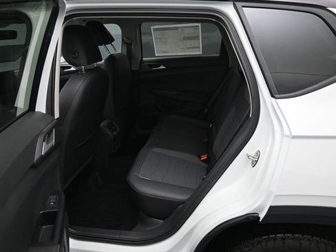 New 2026 Volkswagen Taos SE image 11